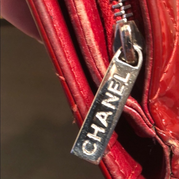 Red Chanel Wallet - Picture 4 of 5
